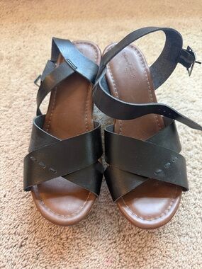 Universal Thread Black Crisscross Ankle-Strap Sandals